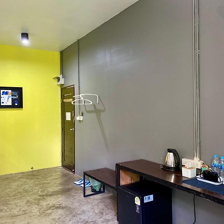 Nokhook House Hostel Trang Bagian luar foto