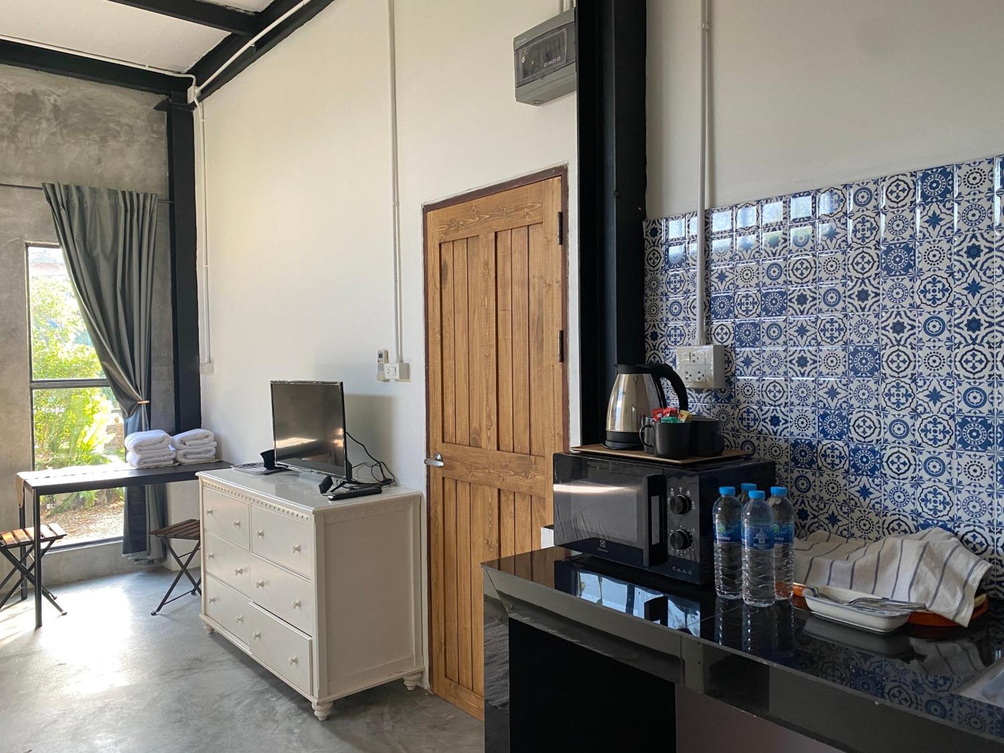 Nokhook House Hostel Trang Bagian luar foto