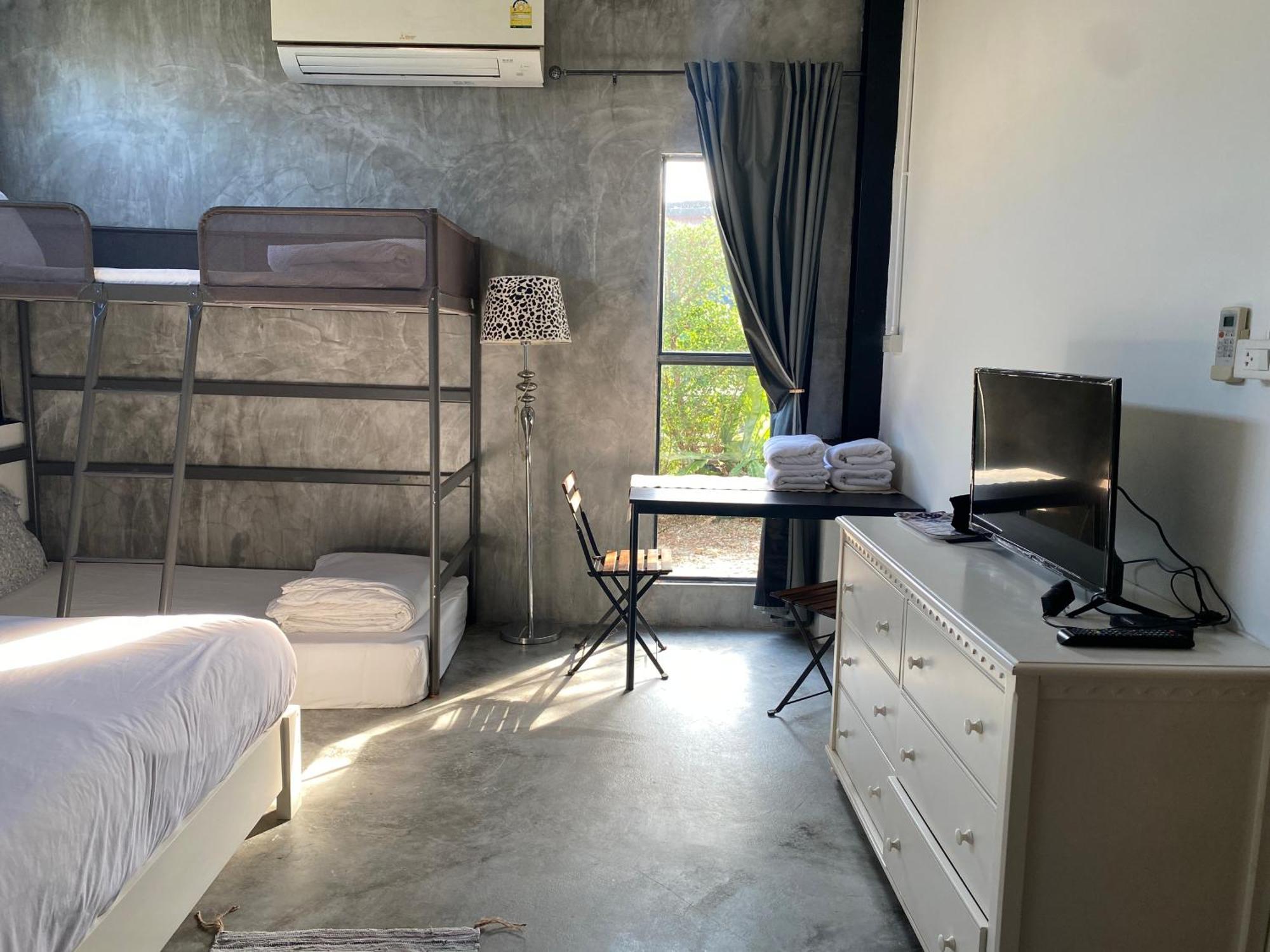 Nokhook House Hostel Trang Bagian luar foto