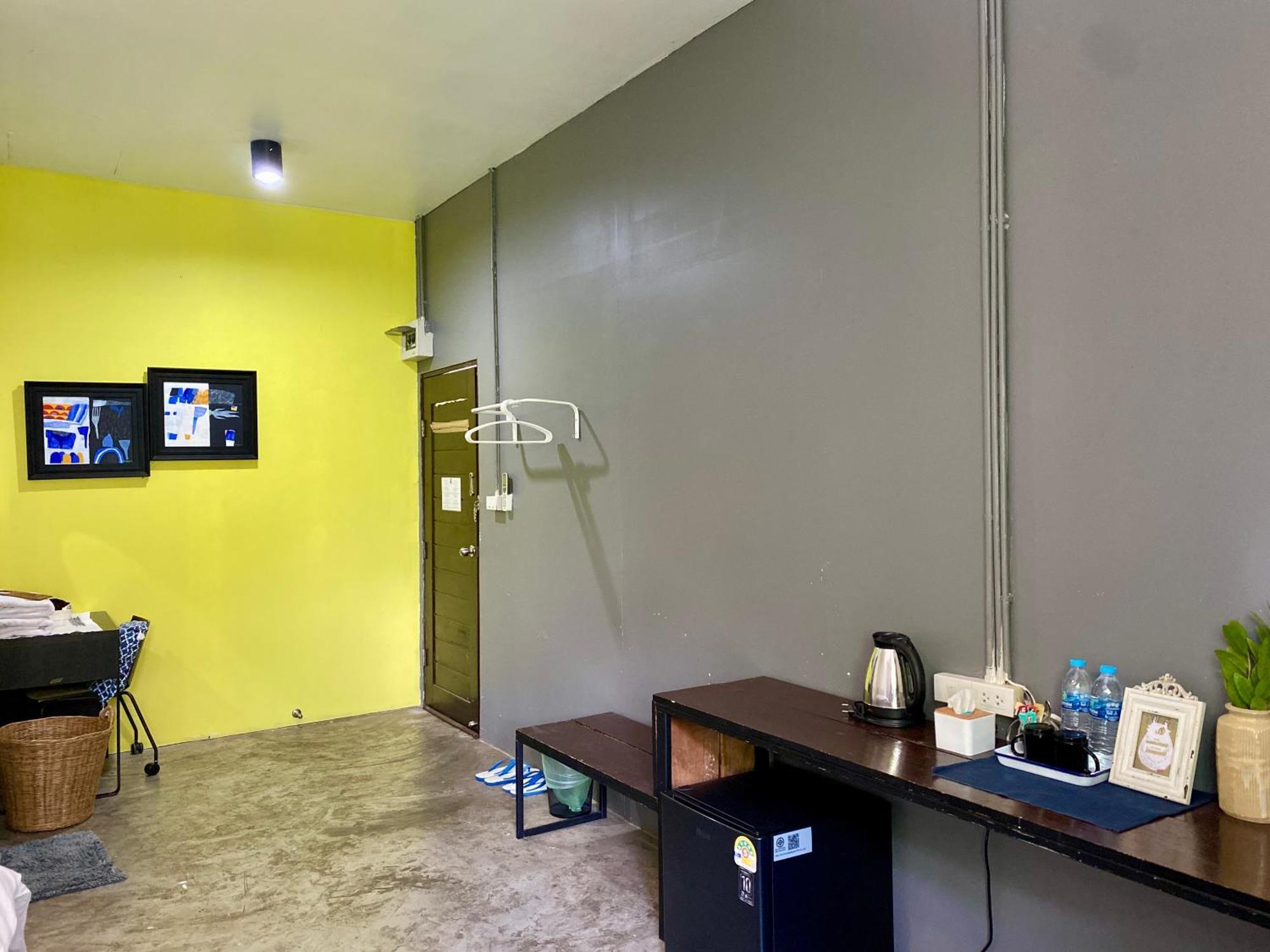 Nokhook House Hostel Trang Bagian luar foto